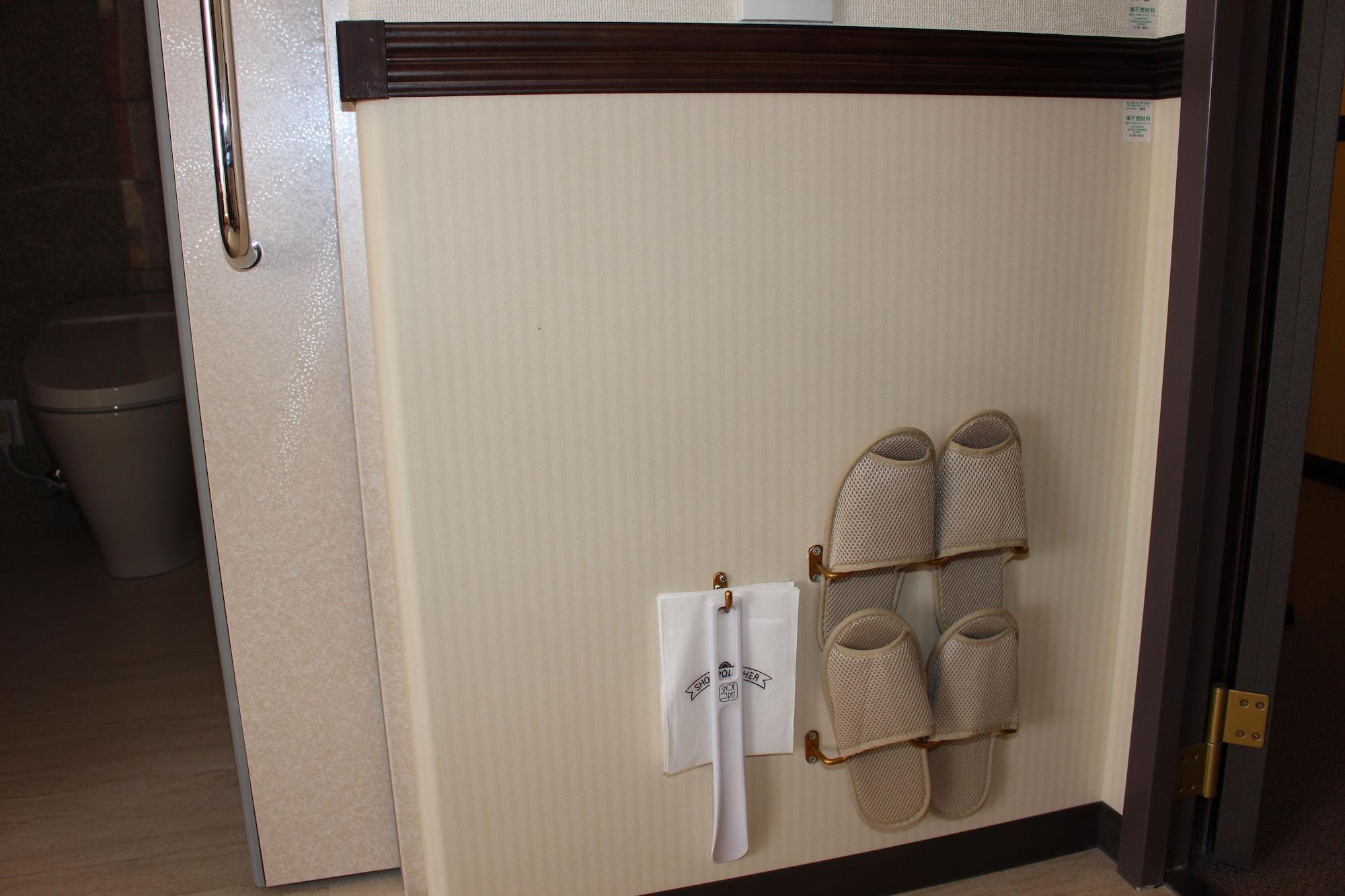 Toyoko Inn Takamatsu Hyogomachi Экстерьер фото