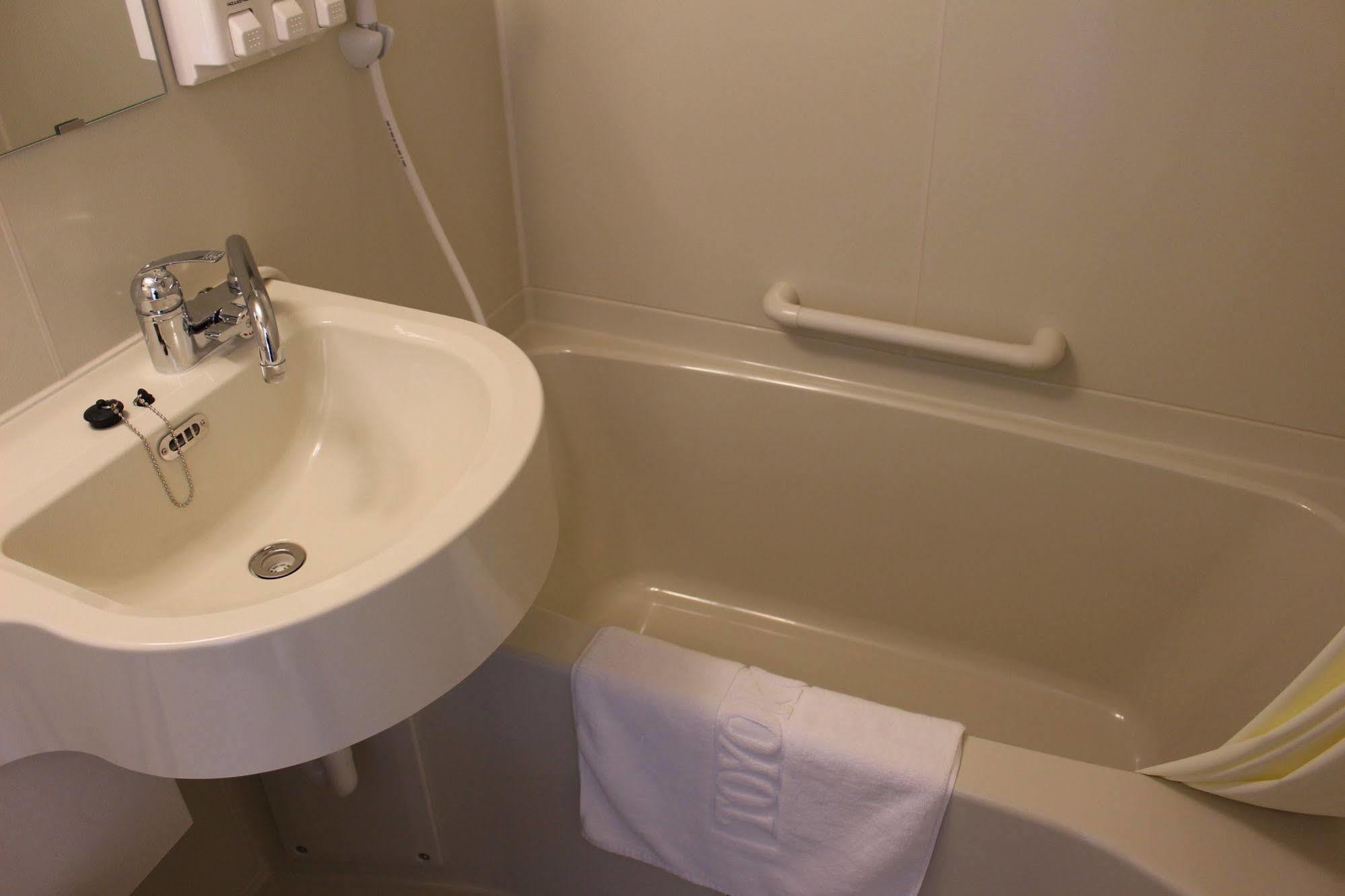 Toyoko Inn Takamatsu Hyogomachi Экстерьер фото