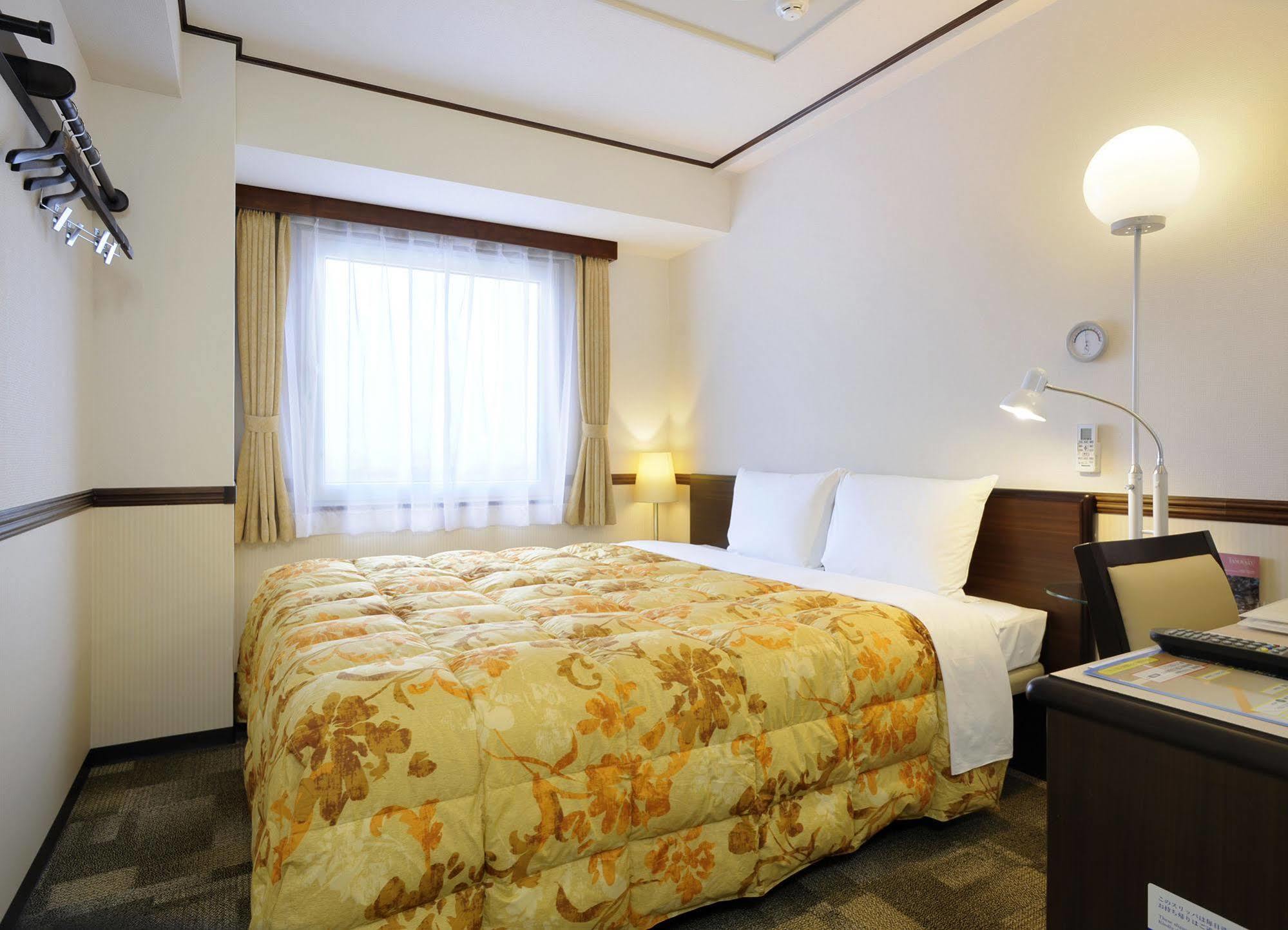 Toyoko Inn Takamatsu Hyogomachi Экстерьер фото